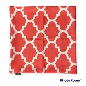 NWOT - Quatrefoil Square Pillow cover. 19” square.